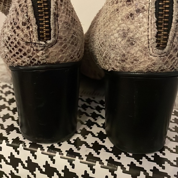 Free people booties snake skin 38 usa 7.5/8 - Picture 6 of 6